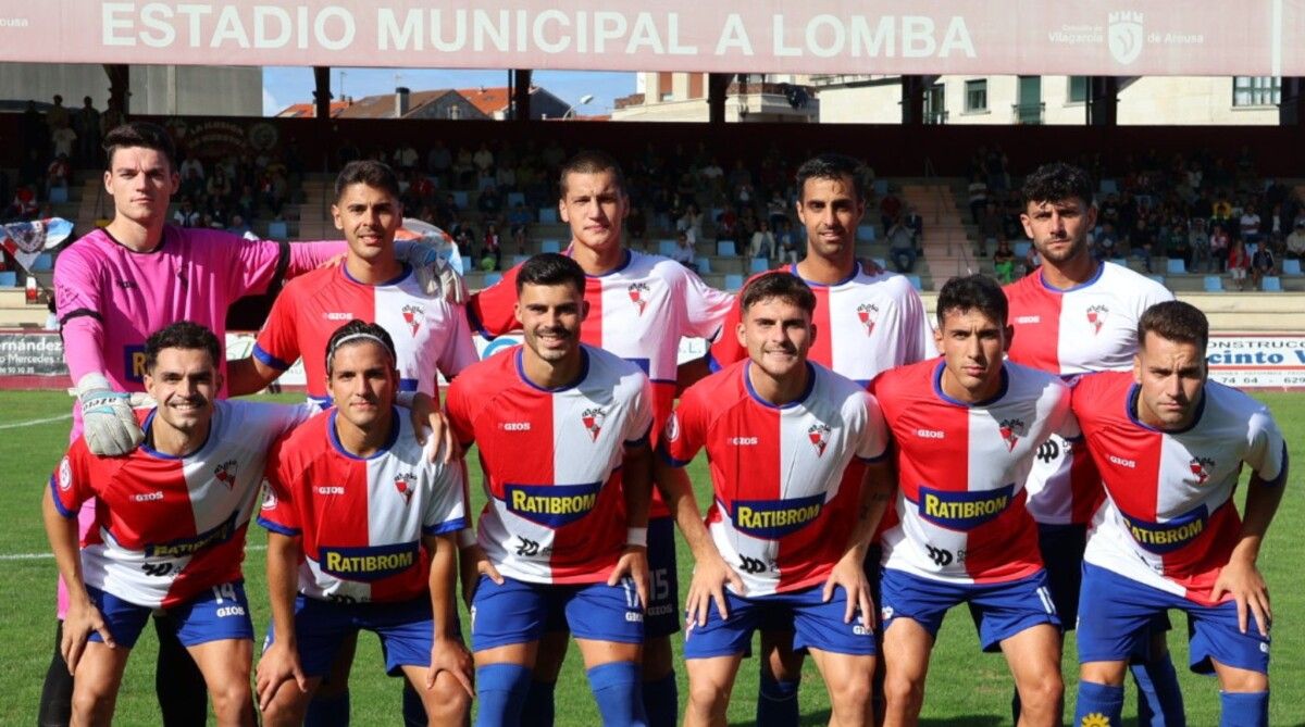 Equipo titular del Arosa SC ante el Sarriana