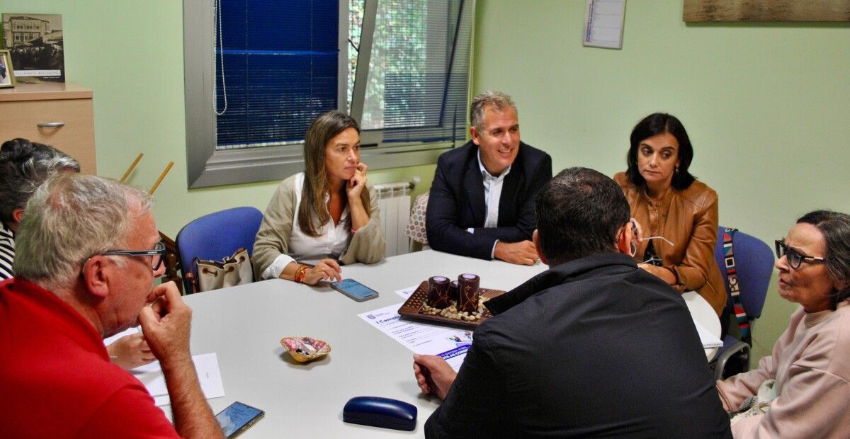 Reunión de los concejales del PP con la Asociación de Veciños O Mirador de Monte Porreiro