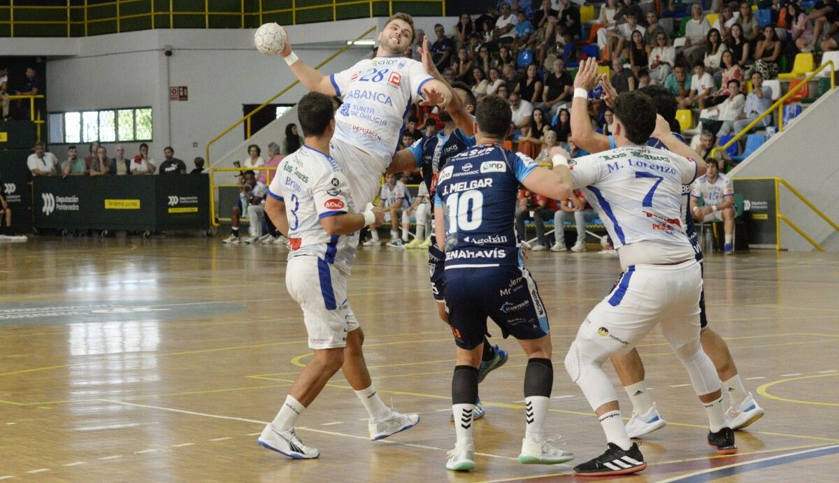 Partido de liga entre Cisne y Bm Guadalajara en el Príncipe Felipe