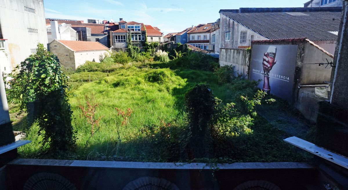 Vista da Horta do Cura dende un edificio da rúa Michelena