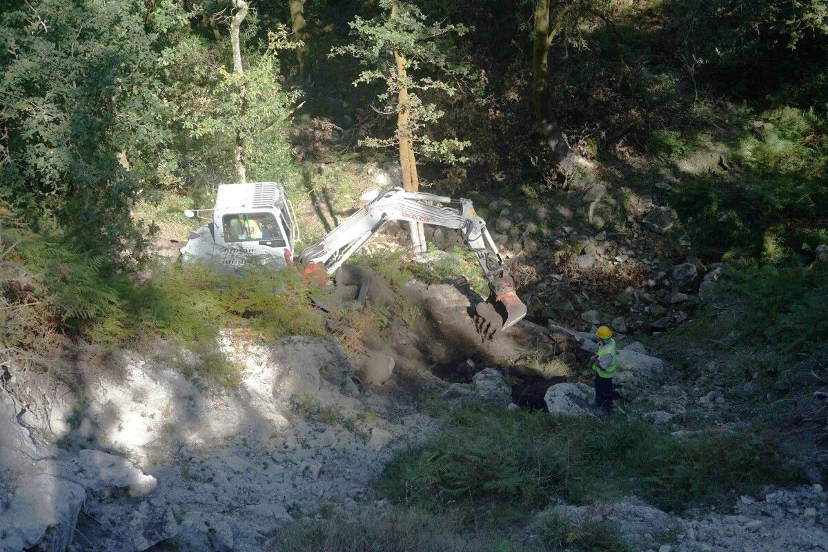 Obras para arreglar la carretera de acceso a Cortellas