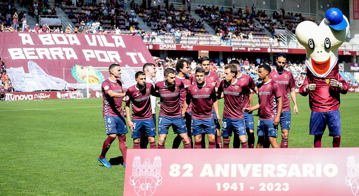 Roelio, no partido de liga entre Pontevedra e Ourense CF en Pasarón