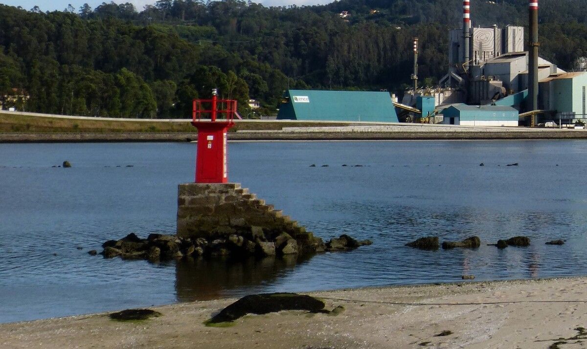 Baliza en la playa de Lourido