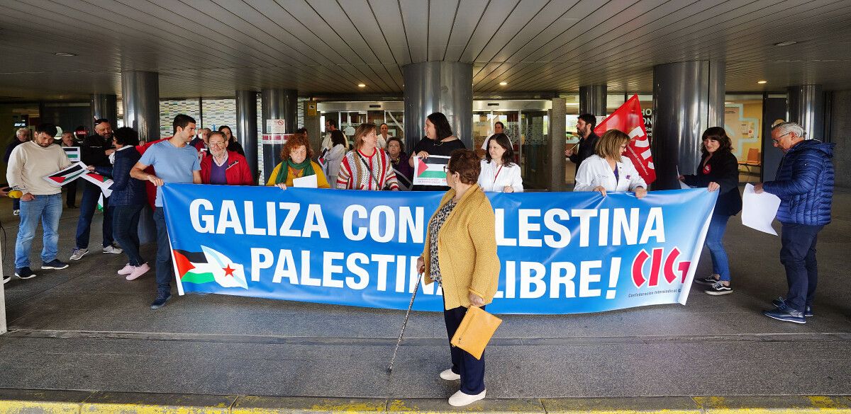 Representantes de CIG-Saúde coreaban "Bombardear un hospital é un acto criminal"