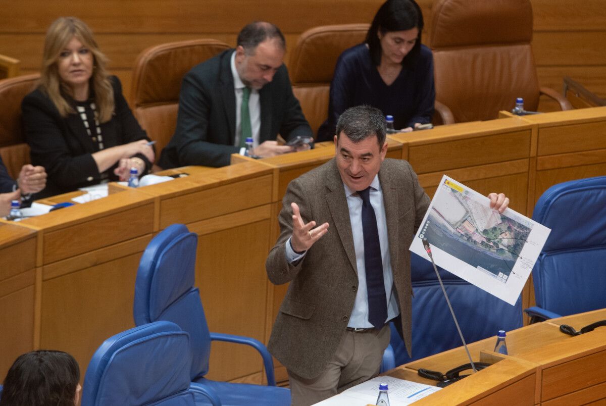 Román Rodríguez en el Parlamento de Galicia