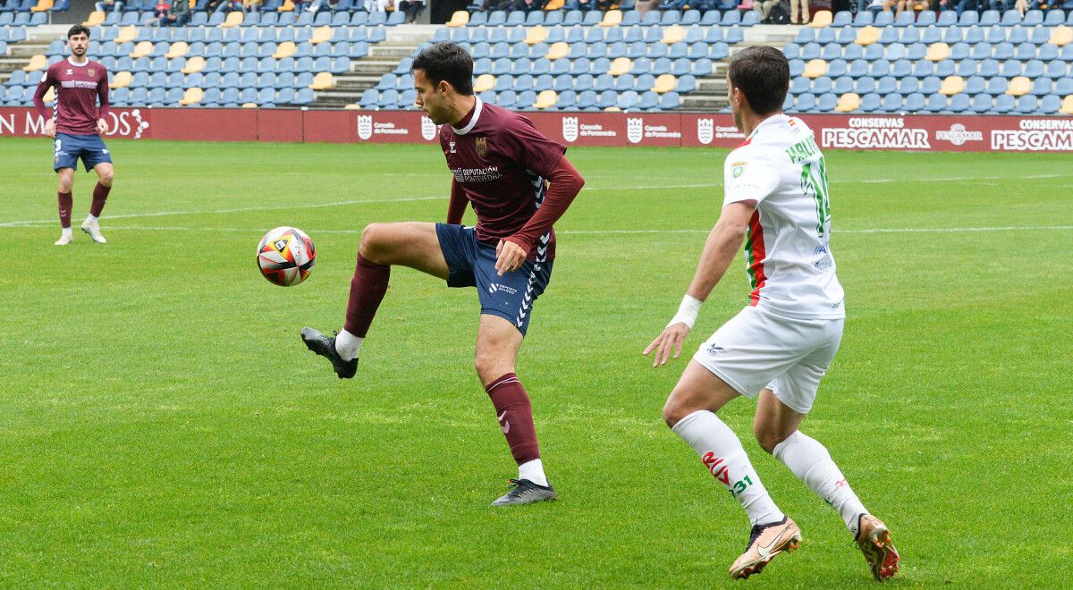 Borja Domínguez, no partido de liga entre Pontevedra CF e Racing Villalbés en Pasarón