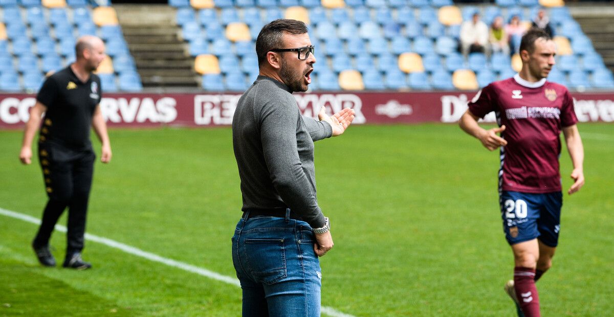 Yago Iglesias, en el partido de liga entre Pontevedra y Racing Villalbés en Pasarón