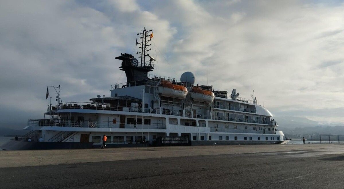 El puerto de Vilagarcía recibe al Hebridean Sky, primer crucero de la temporada