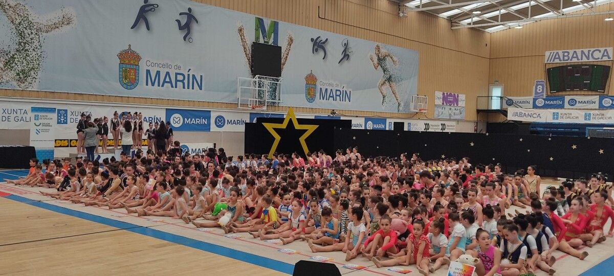 Competición de gimnasia rítmica en el pabellón de A Raña