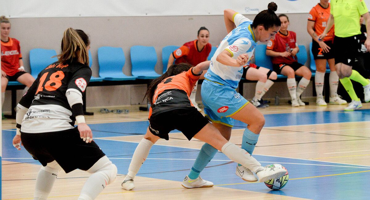 Partido de liga entre Marín Futsal y Viaxes Amarelle en A Raña