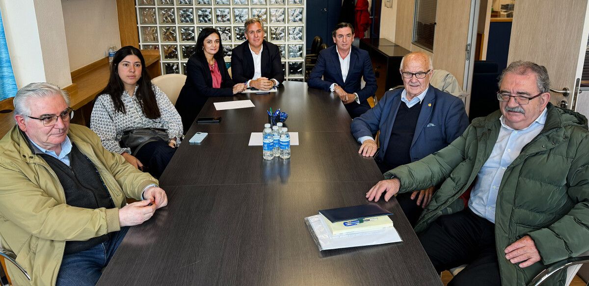 Reunión de Rafa Domínguez y Silvia Crespo con representantes de Aempe, AJE, APE, Cámara de Comercio y Pont-Up Store