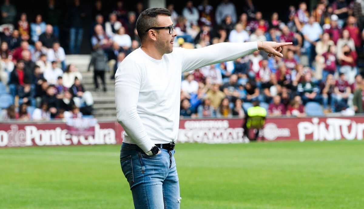 Yago Iglesias, en la eliminatoria del play-off de ascenso entre Pontevedra CF y Deportivo Aragón en Pasarón