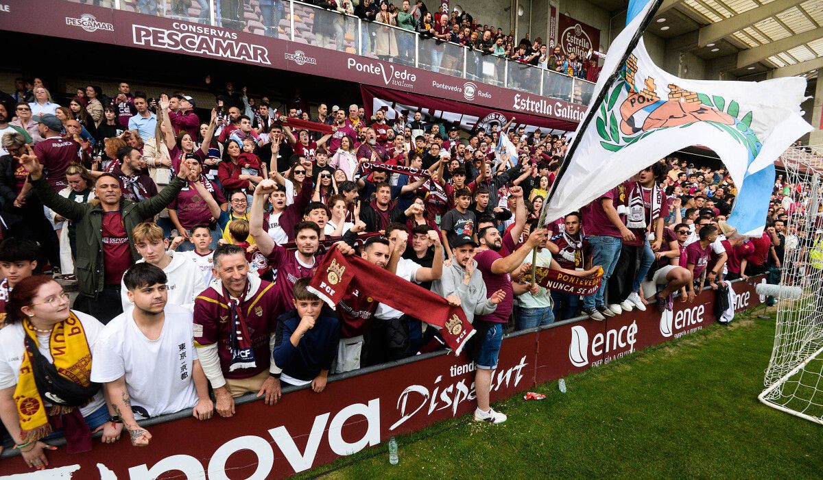 Eliminatoria do play-off de ascenso entre Pontevedra CF e Deportivo Aragón en Pasarón