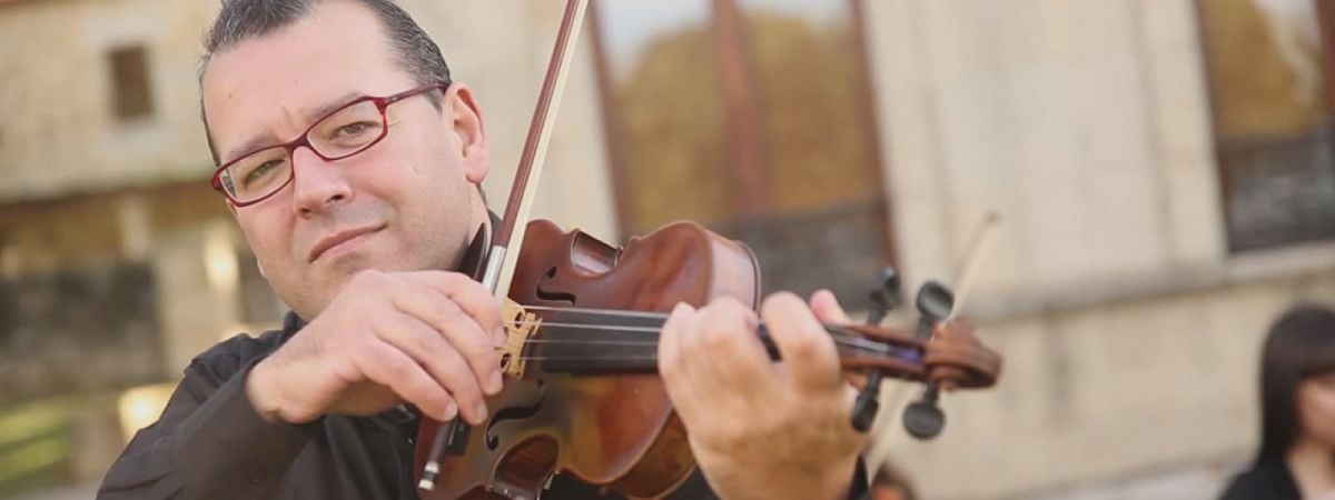 Imagen promocional del violinista Antonio Seijo