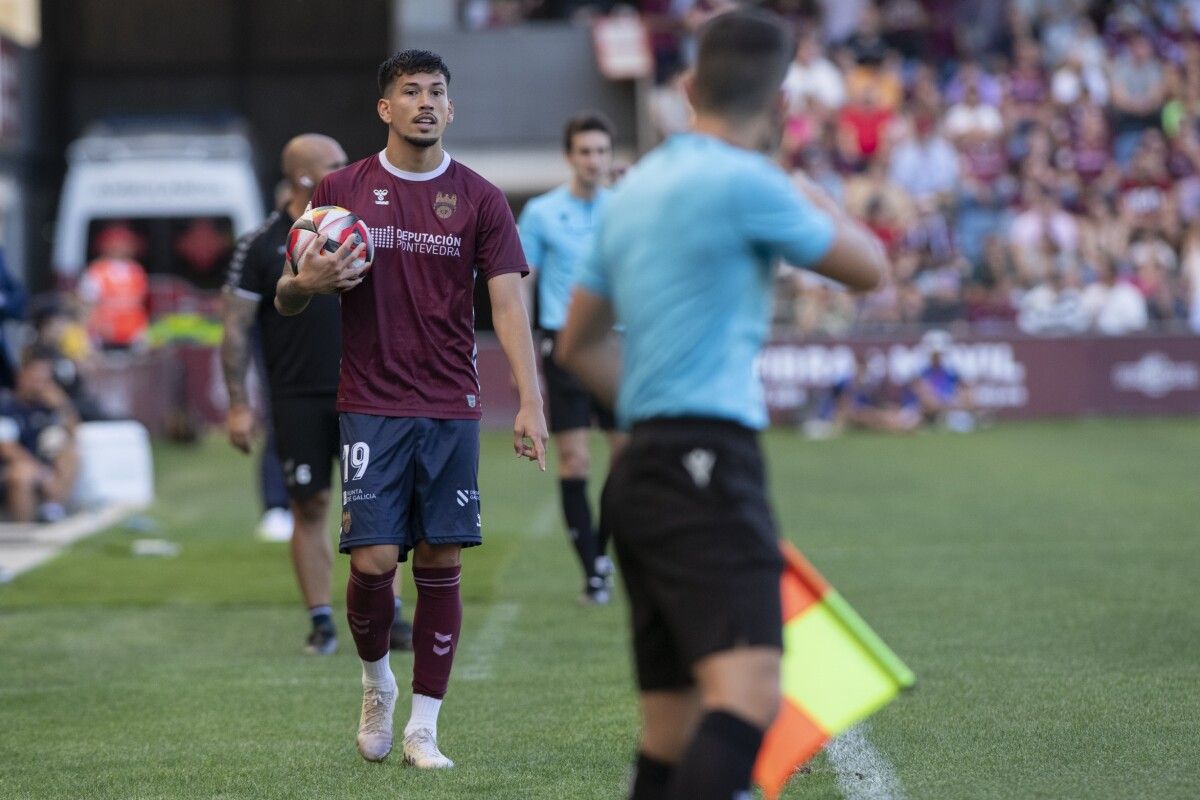 Garay, en la eliminatoria del play-off de ascenso entre Pontevedra CF y Betis Deportivo en Pasarón