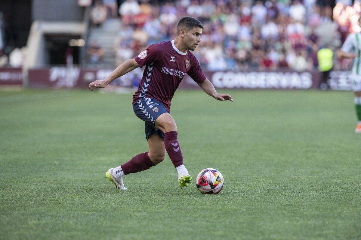 Ángel Bastos, en la eliminatoria del play-off de ascenso entre Pontevedra CF y Betis Deportivo en Pasarón