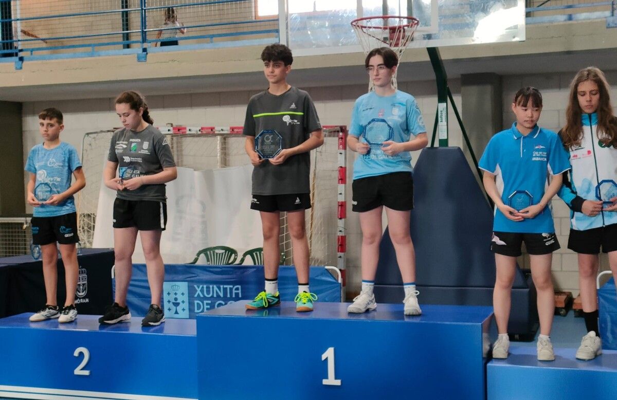 Matías Betancor y Emma Álvarez en el podio del Campeonato Gallego celebrado en Narón