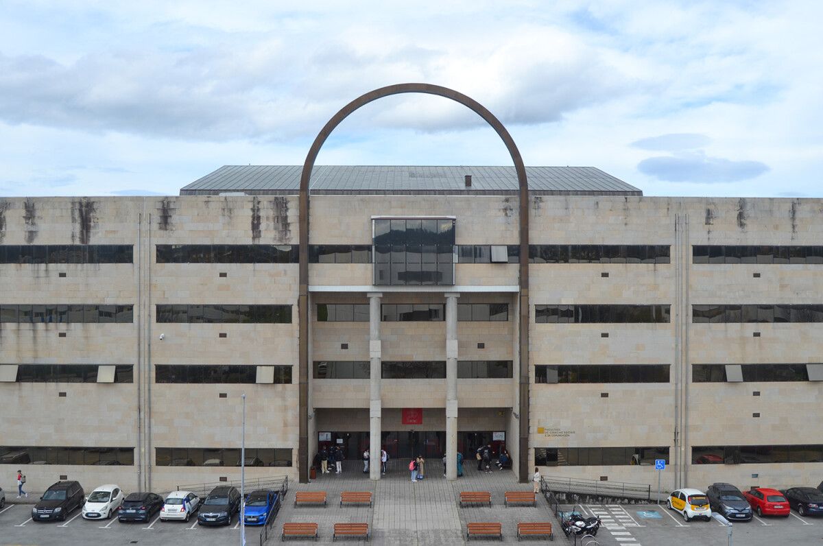 Fachada de la Facultade de Comunicación de Pontevedra