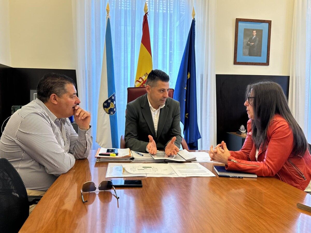 Andrés Díaz con los representantes de los comuneros de Baltar y de A Reigosa