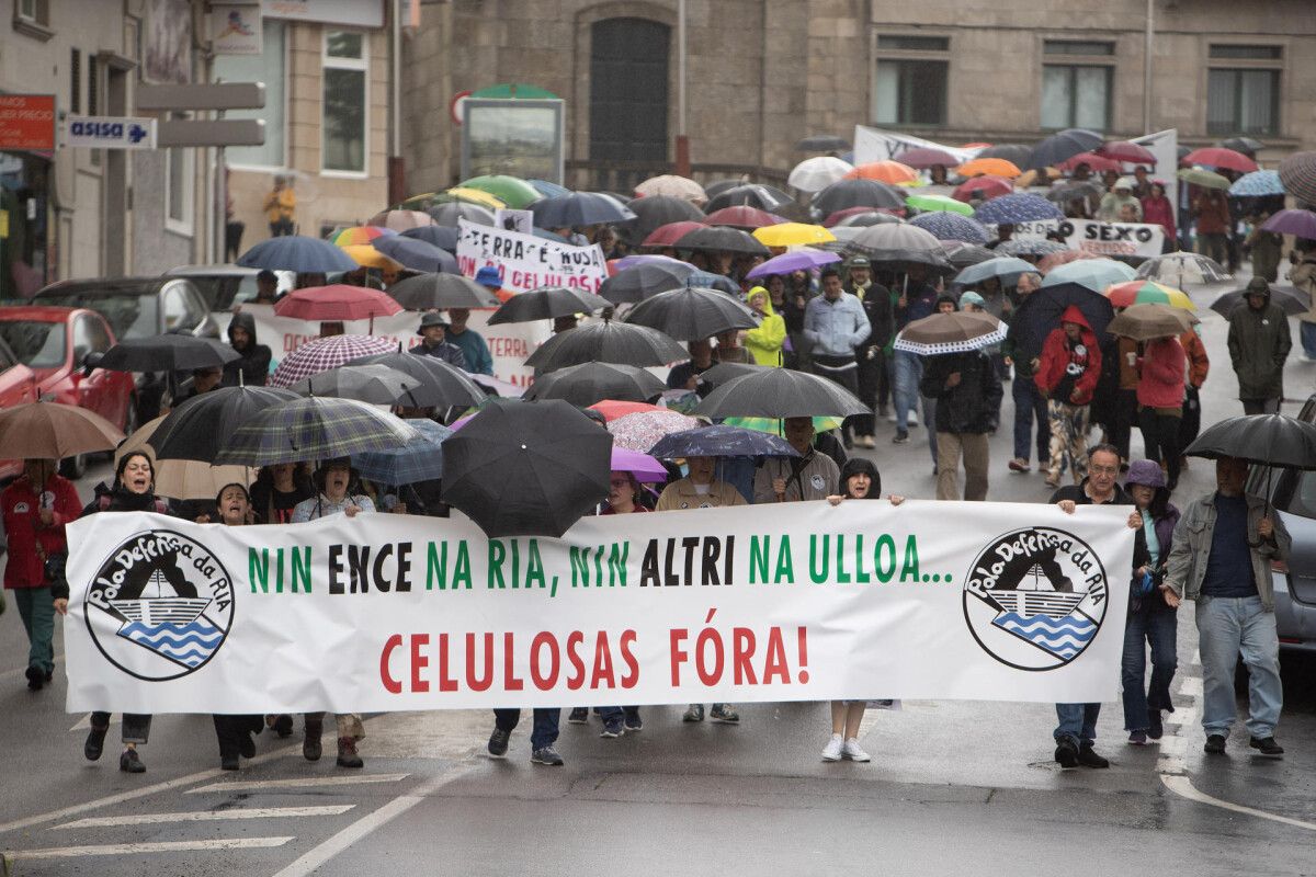 Manifestación en contra das celulosas de ENCE e Altri