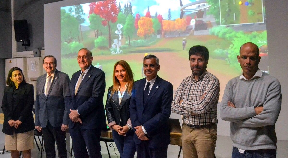 Representantes universitarios y de la Xunta en la presentación de UNIverso UVigo