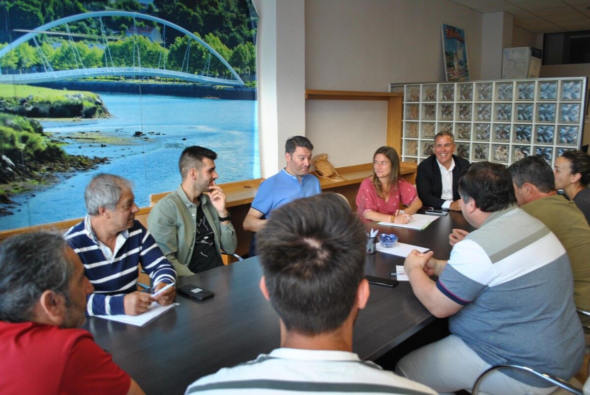 Reunión de Pepa Pardo y Rafa Domínguez con representantes sindicales de Pontevedra 