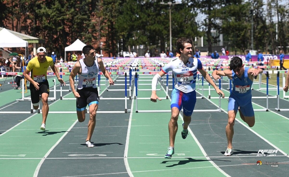 Mario Revenga (dorsal 278) na final dos 110 valos do Campionato de España Sub-23 de Atletismo