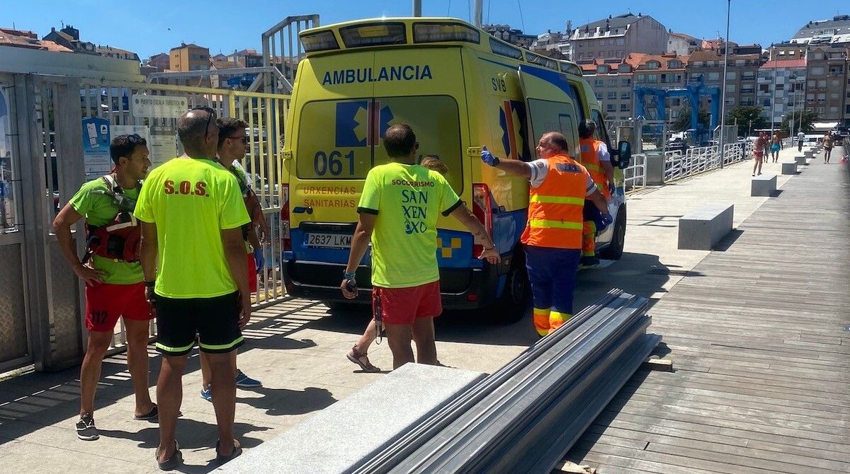 Operativo de emergencia desplegado en el puerto de Portonovo