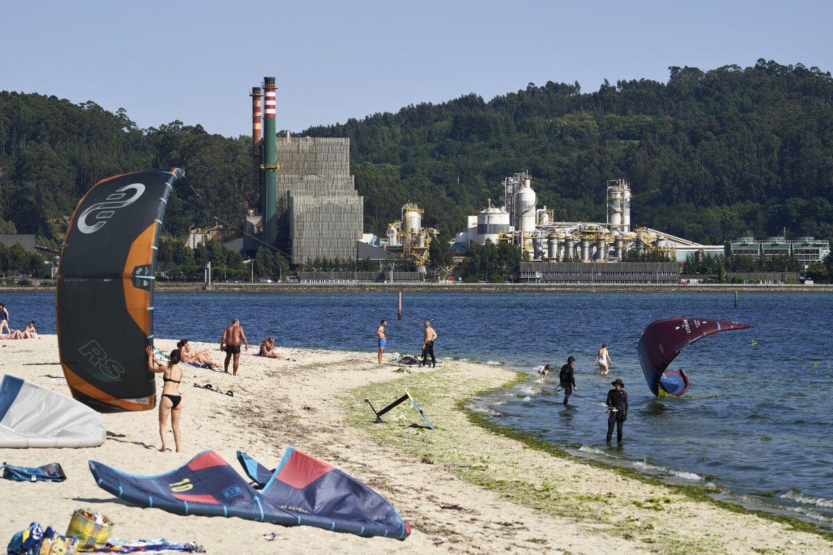 La excelente calidad del agua de la ría de Pontevedra es compatible con la realización de actividades turísticas, de marisqueo e industriales