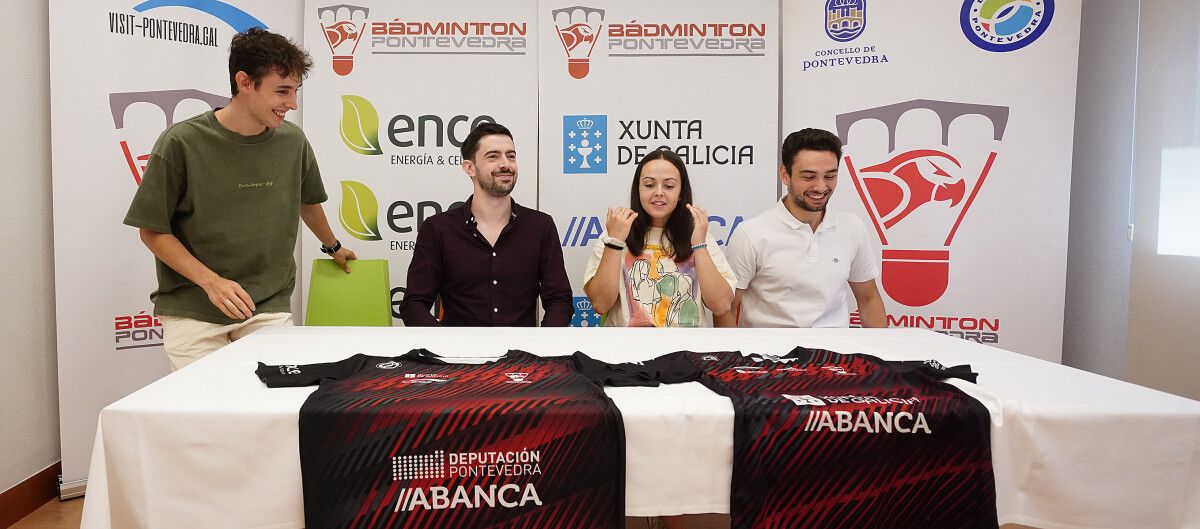 Presentación de Lucía Rodríguez como jugadora del Bádminton Ravachol Pontevedra