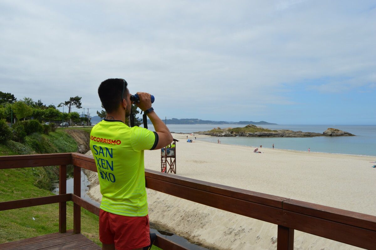 Socorrista en la playa de Areas