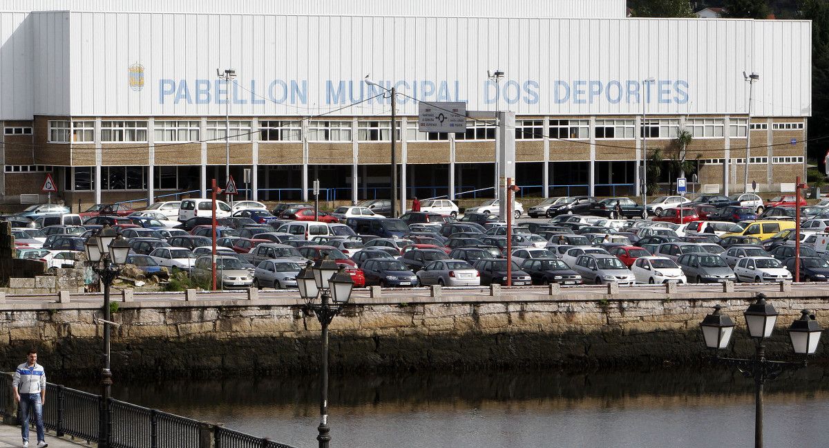 Aparcamiento disuasorio frente al Pabellón Municipal