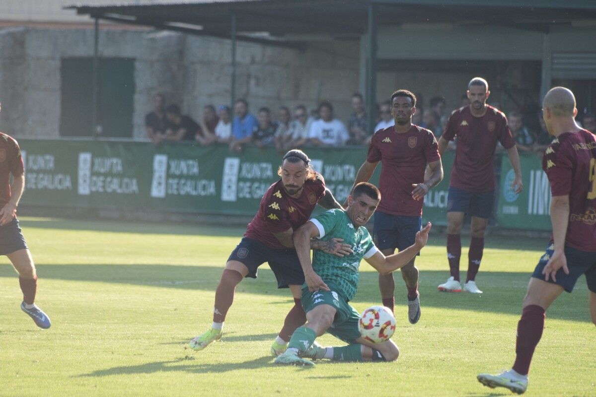 Amistoso entre Arenteiro y Pontevedra en O Espiñedo