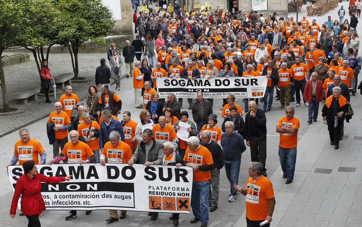 Manifestación en contra de la planta de compost en A Canicouva