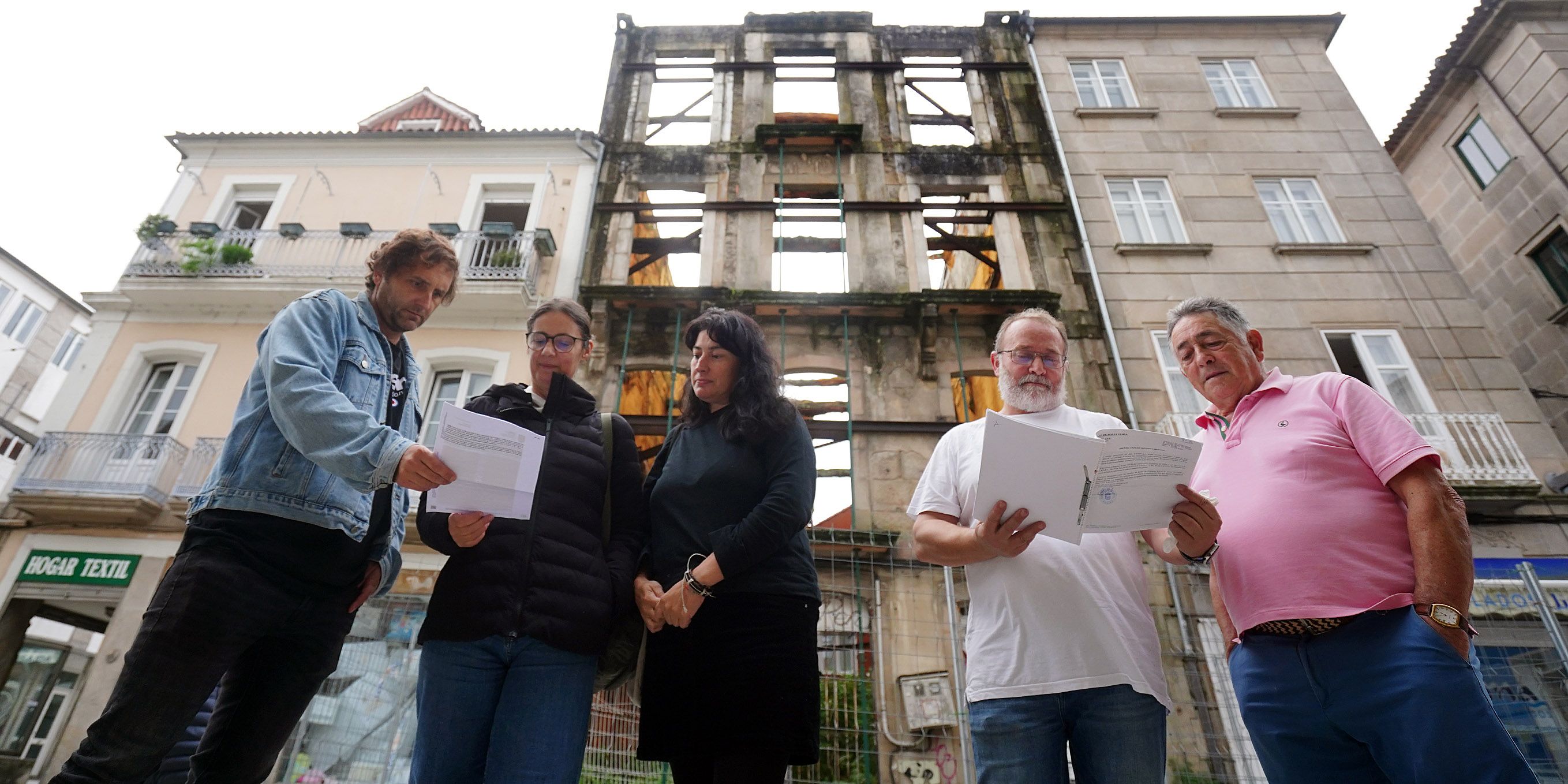 Quejas vecinales por el mal estado de un edificio de la calle Sierra