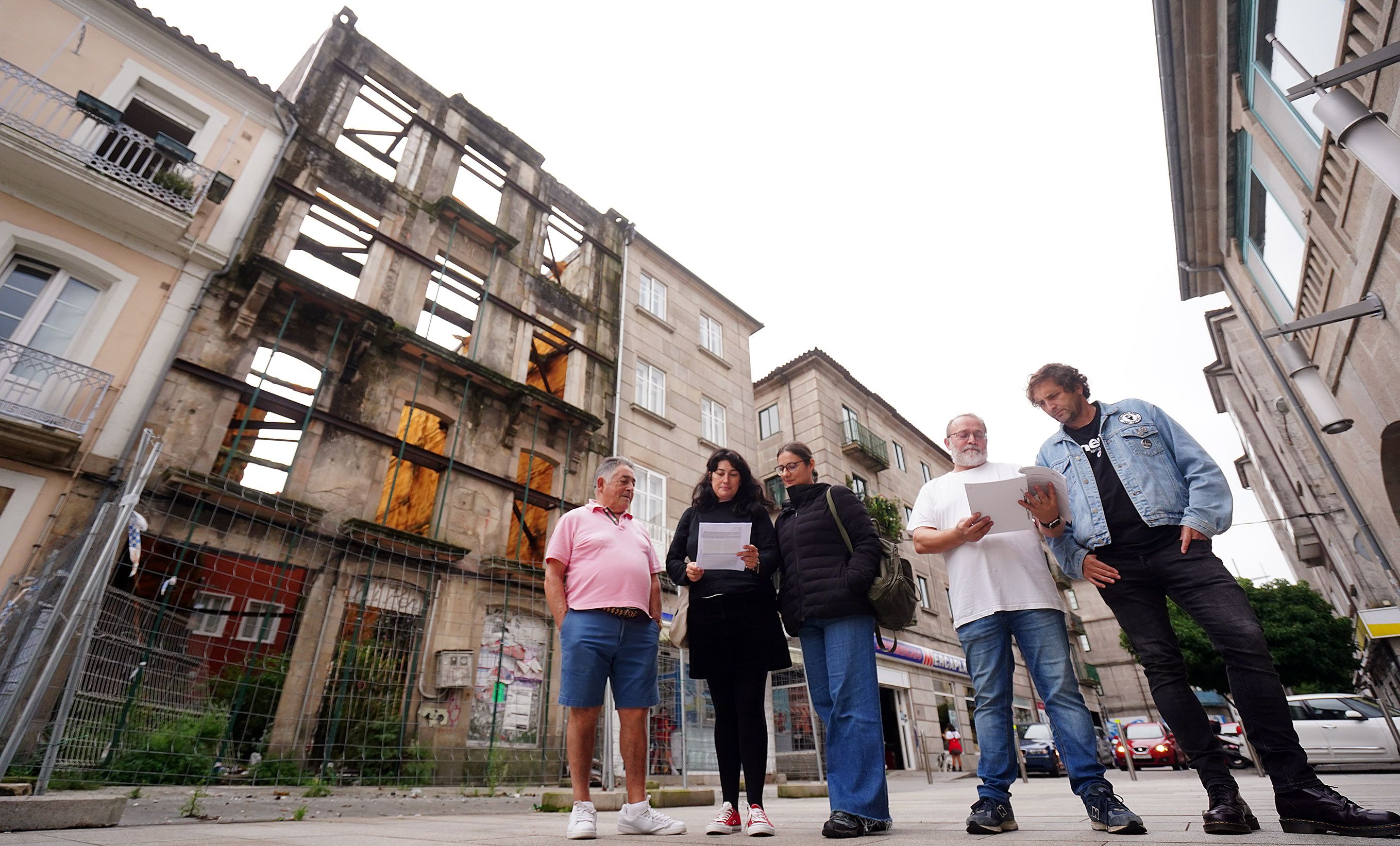 Quejas vecinales por el mal estado de un edificio de la calle Sierra