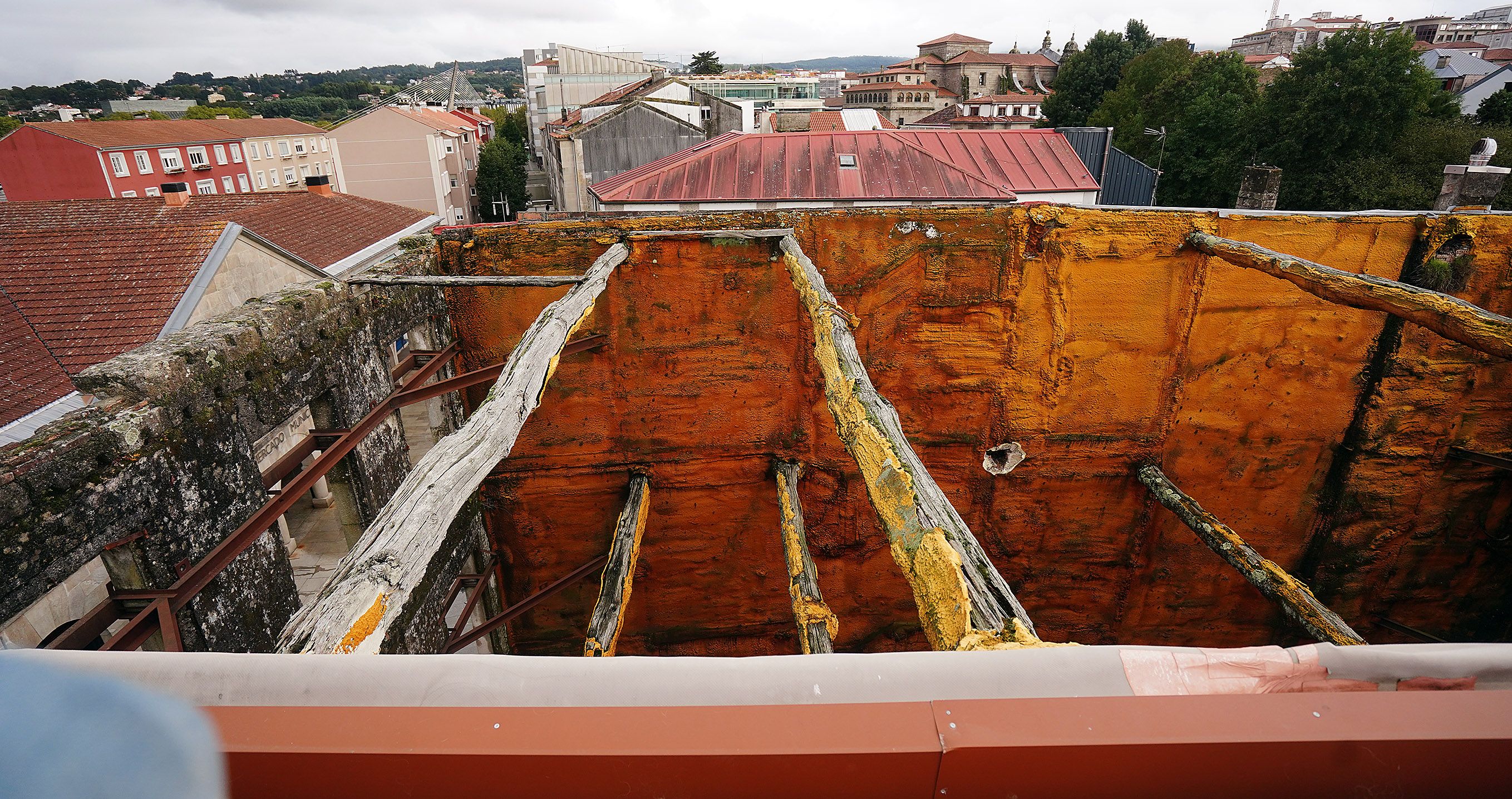 Quejas vecinales por el mal estado de un edificio de la calle Sierra