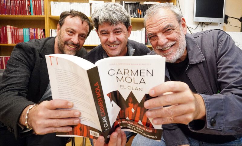 Cara a cara #599: Carmen Mola + 'El Clan'