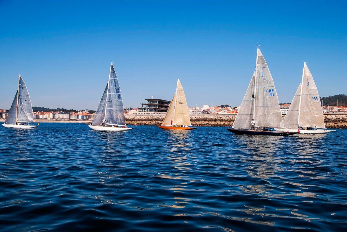 A regata de veleiros de 6m atraeu a moitos turistas a Sanxenxo