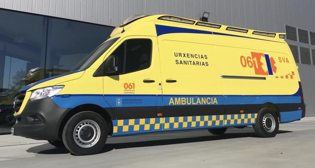 Una ambulancia medicalizada del 061 acudió al lugar del accidente de tráfico