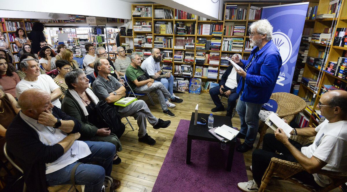 Presentación en Pontevedra da novela "Tras do ceo" de Manuel Rivas