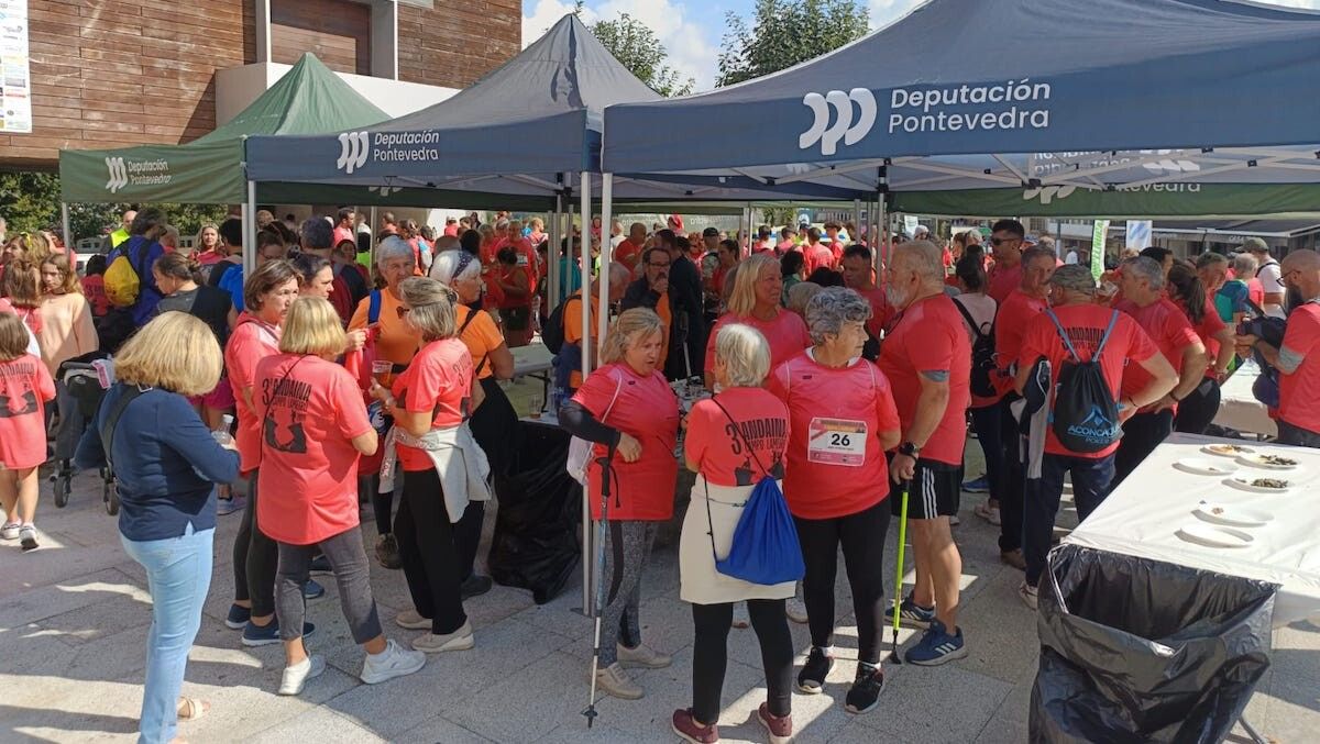 Participantes en la tercera edición de la andaina solidaria de Campo Lameiro