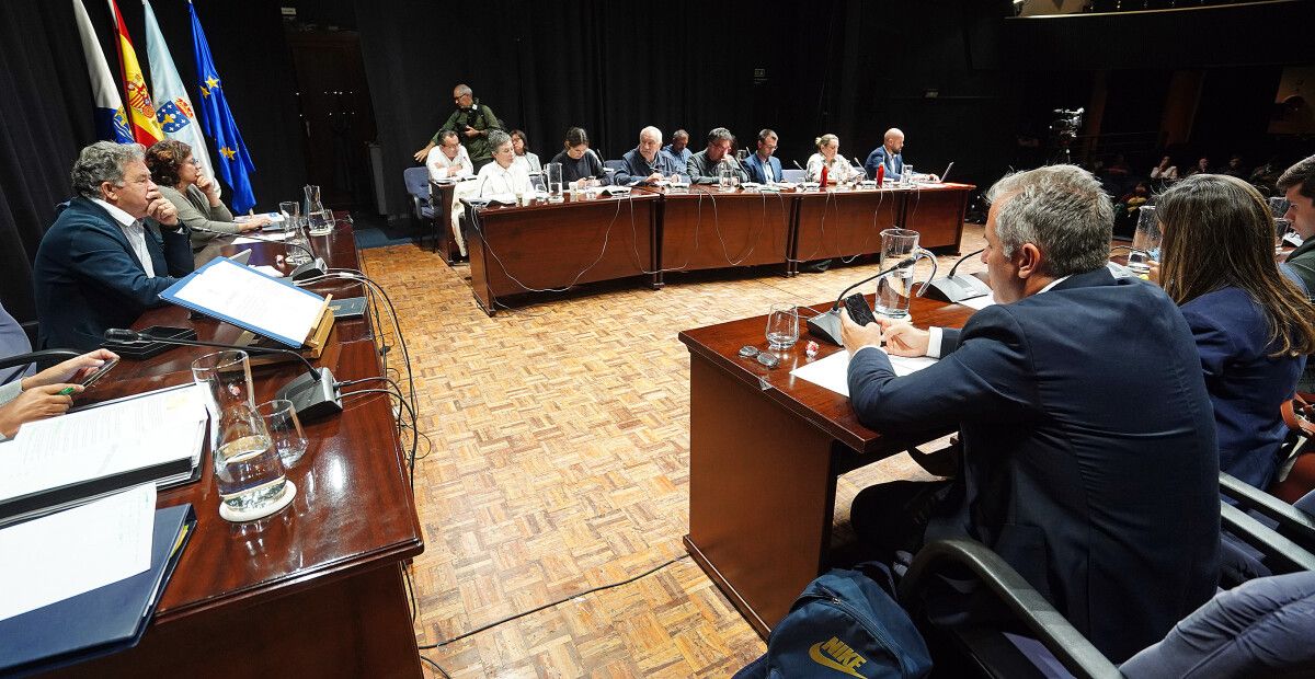 Pleno de la corporación municipal de Pontevedra en el Teatro Principal