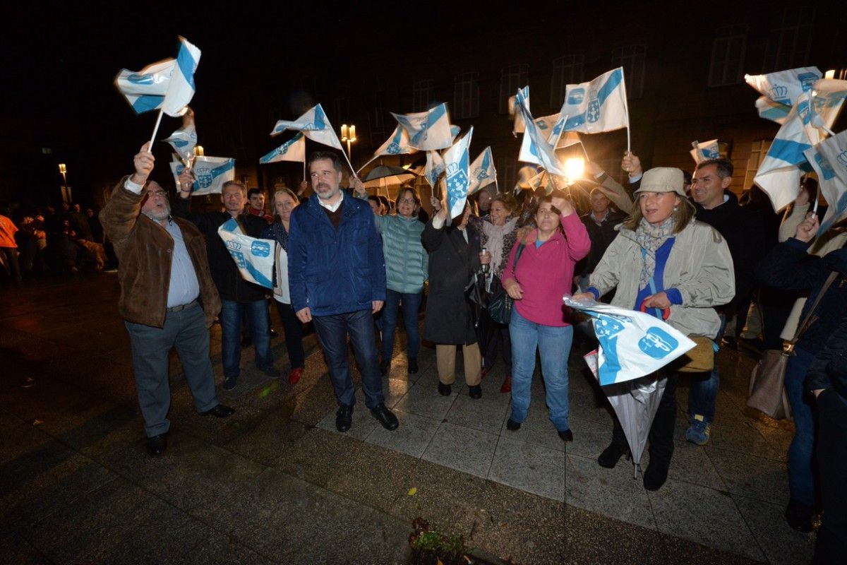 Acto de pegada de carteles para las elecciones municipales de Pontevedra