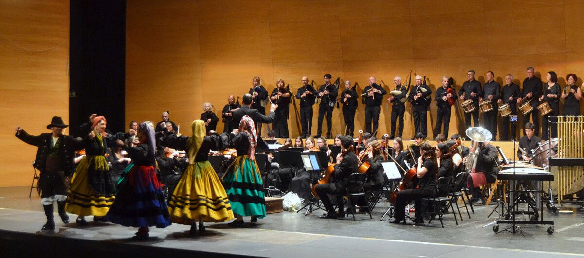 Actuación del aula de Baile tradicional del campus