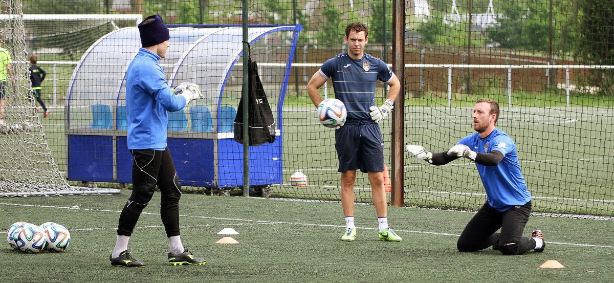 Edu y Lloves con el entrenador de porteros, Jaime García Formoso, entrenando en A Xunqueira