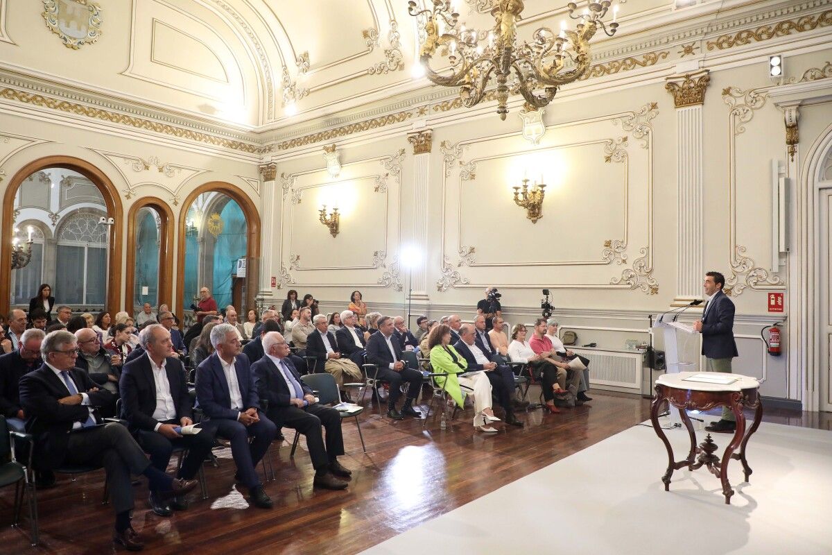 Participantes en el acto "Galeguismo empresarial: comprometidos co futuro" 