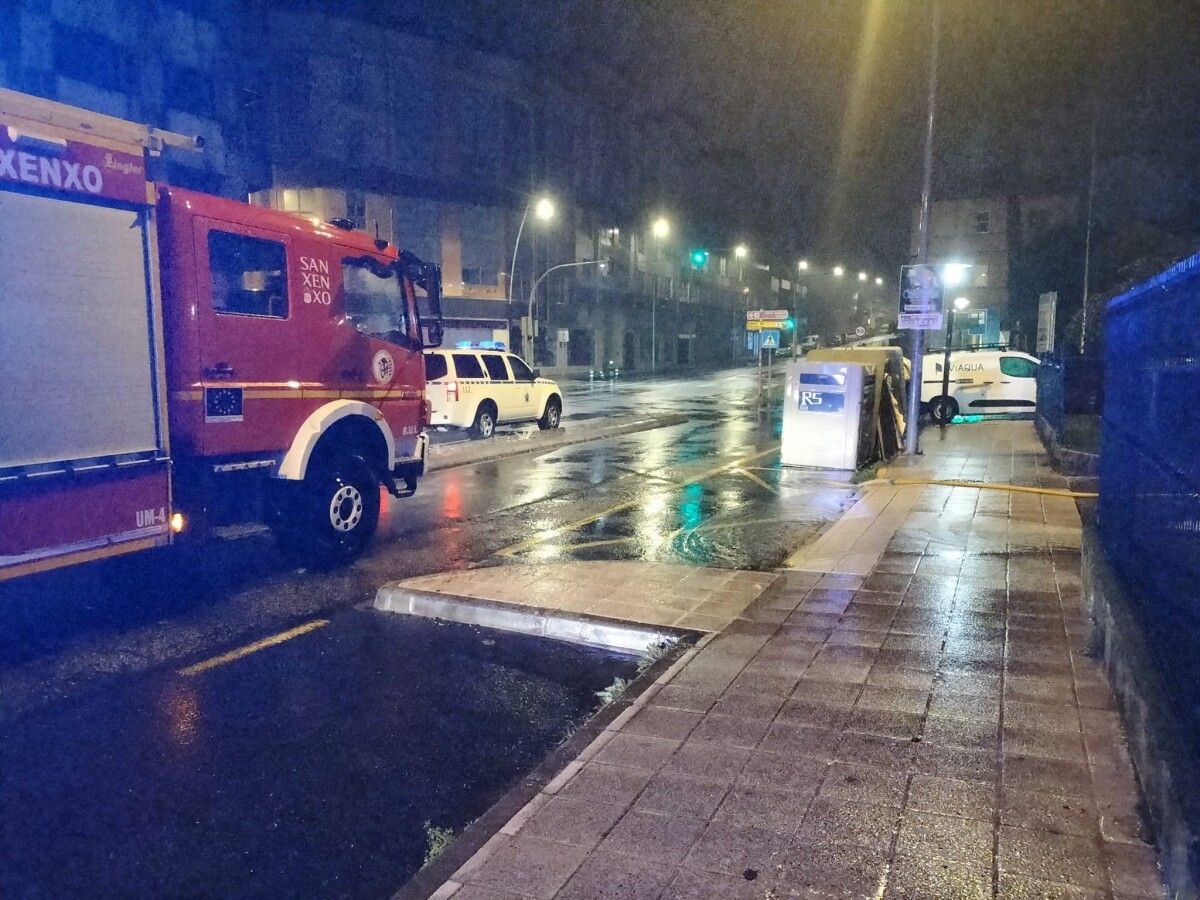 Garaxe asolagado na Avenida de Andurique