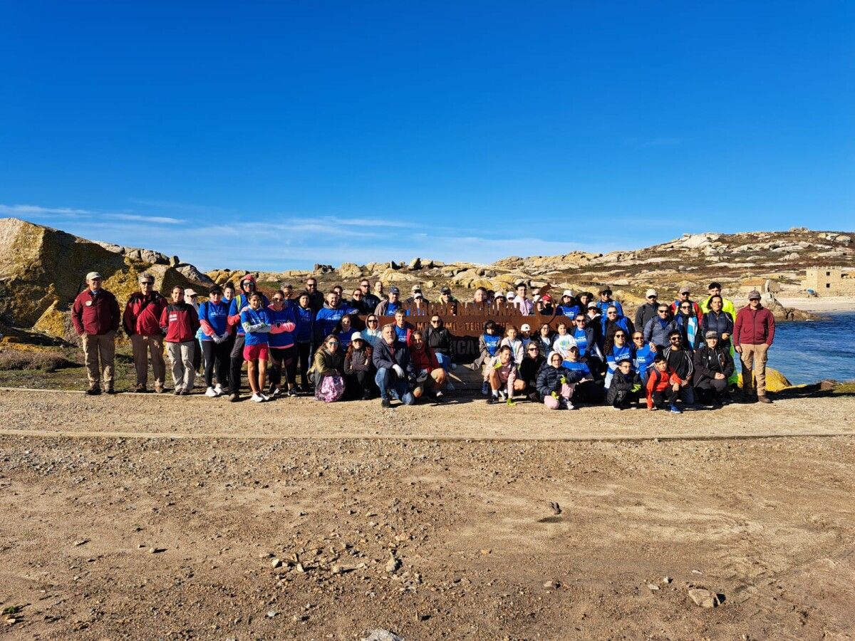 75 personas voluntarias han trabajado a favor del medio ambiente en Sálvora