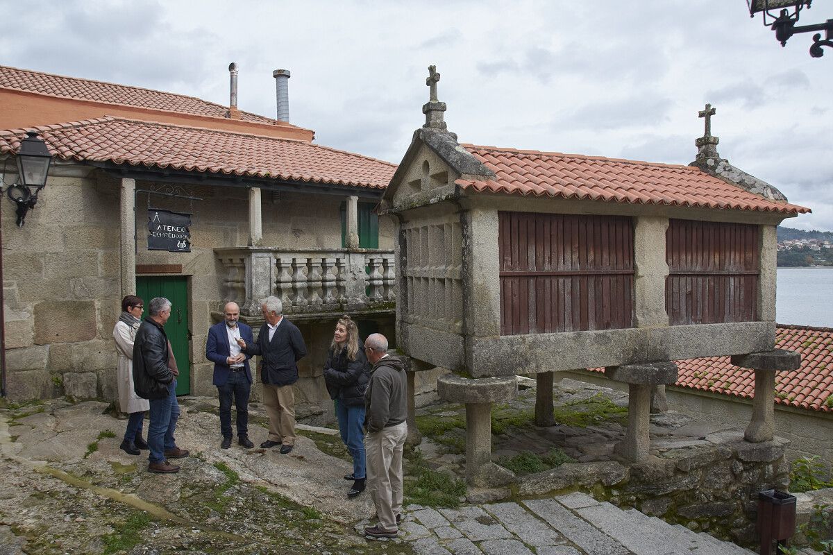 Representantes del BNG en la Casa Barroca de Combarro